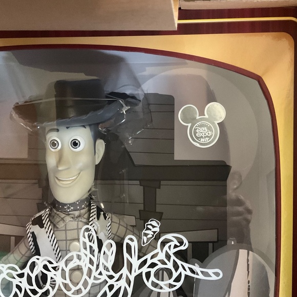 TOY STORY SINGING TALKING WOODY DOLL 500 PCS LTD . STILL WORKS D23 2019 - Picture 5 of 6